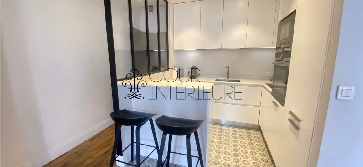 MEUBLÉ – 2 chambres – Paris 8ème – Saint Augustin – 88 m2 – 5ème étage ascenseur – GRAND BALCON FILANT de 7 m2  PLEIN SUD – Loyer charges comprises : 3.650 euros