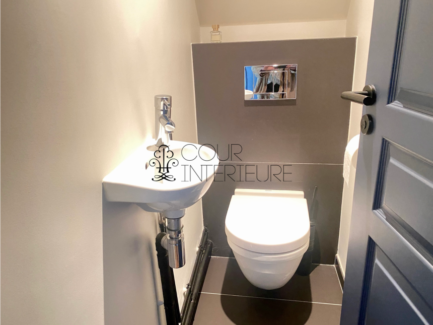 MEUBLÉ – 2 chambres – Paris 8ème – Saint Augustin – 88 m2 – 5ème étage ascenseur – GRAND BALCON FILANT de 7 m2  PLEIN SUD – Loyer charges comprises : 3.650 euros