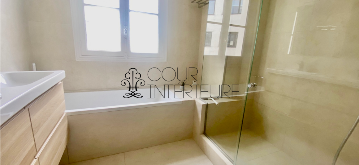 MEUBLÉ – 2 chambres – Paris 8ème – Saint Augustin – 88 m2 – 5ème étage ascenseur – GRAND BALCON FILANT de 7 m2  PLEIN SUD – Loyer charges comprises : 3.650 euros