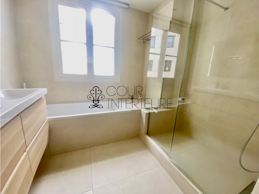 MEUBLÉ – 2 chambres – Paris 8ème – Saint Augustin – 88 m2 – 5ème étage ascenseur – GRAND BALCON FILANT de 7 m2  PLEIN SUD – Loyer charges comprises : 3.650 euros