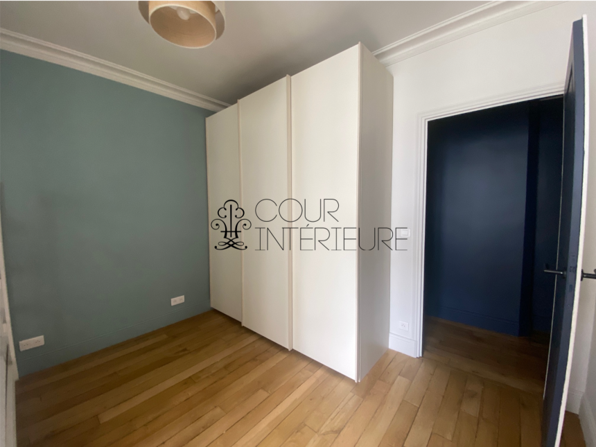 MEUBLÉ – 2 chambres – Paris 8ème – Saint Augustin – 88 m2 – 5ème étage ascenseur – GRAND BALCON FILANT de 7 m2  PLEIN SUD – Loyer charges comprises : 3.650 euros