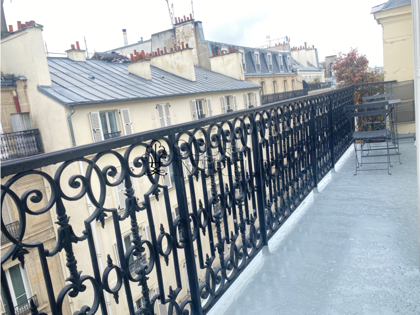 MEUBLÉ – 2 chambres – Paris 8ème – Saint Augustin – 88 m2 – 5ème étage ascenseur – GRAND BALCON FILANT de 7 m2  PLEIN SUD – Loyer charges comprises : 3.650 euros