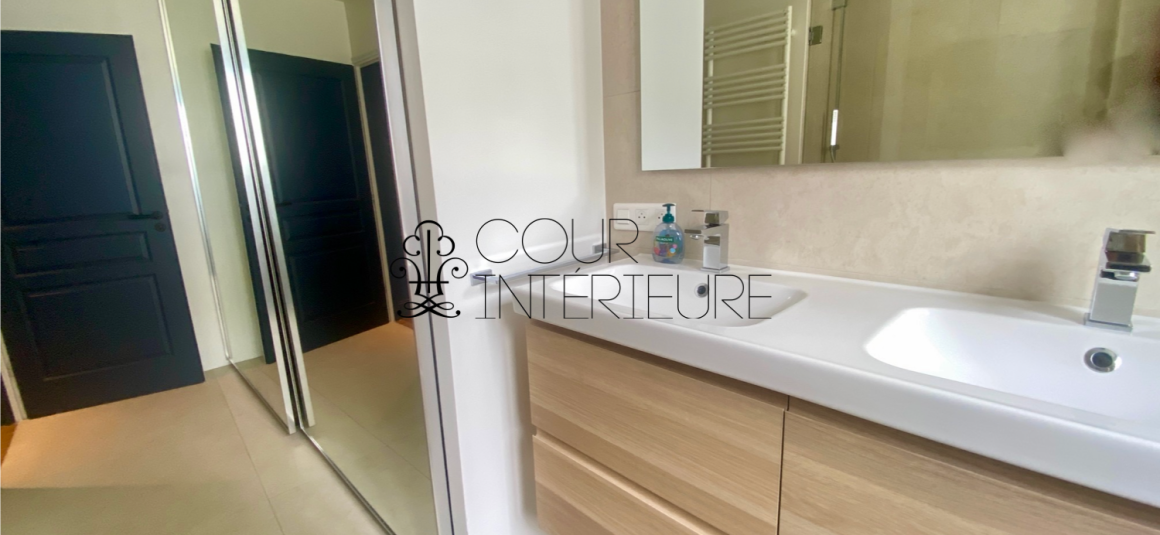 MEUBLÉ – 2 chambres – Paris 8ème – Saint Augustin – 88 m2 – 5ème étage ascenseur – GRAND BALCON FILANT de 7 m2  PLEIN SUD – Loyer charges comprises : 3.650 euros