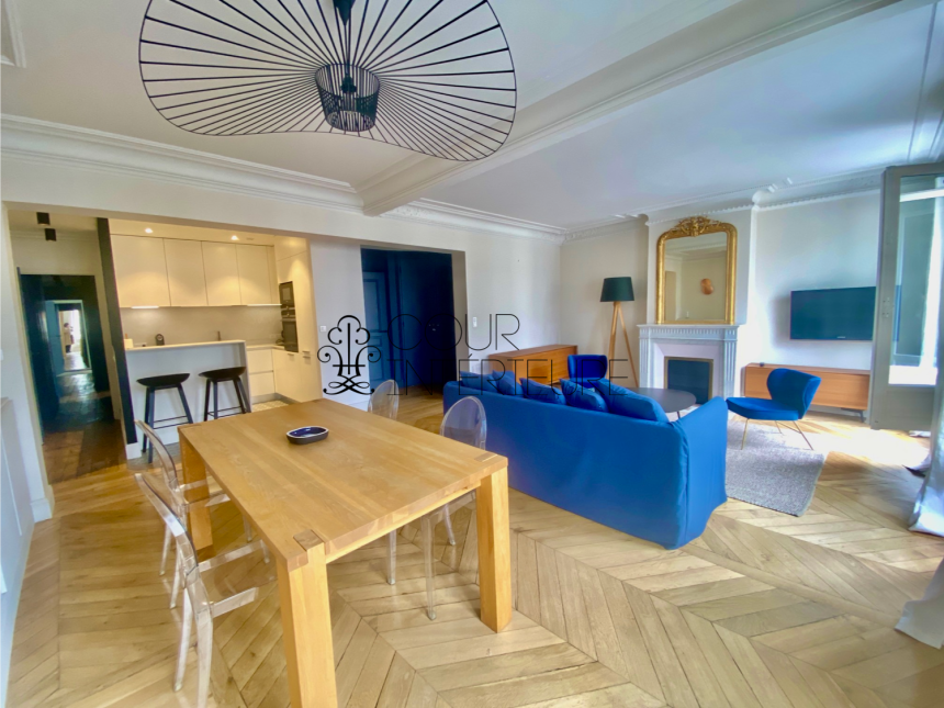 MEUBLÉ – 2 chambres – Paris 8ème – Saint Augustin – 88 m2 – 5ème étage ascenseur – GRAND BALCON FILANT de 7 m2  PLEIN SUD – Loyer charges comprises : 3.650 euros