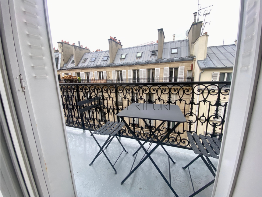 MEUBLÉ – 2 chambres – Paris 8ème – Saint Augustin – 88 m2 – 5ème étage ascenseur – GRAND BALCON FILANT de 7 m2  PLEIN SUD – Loyer charges comprises : 3.650 euros