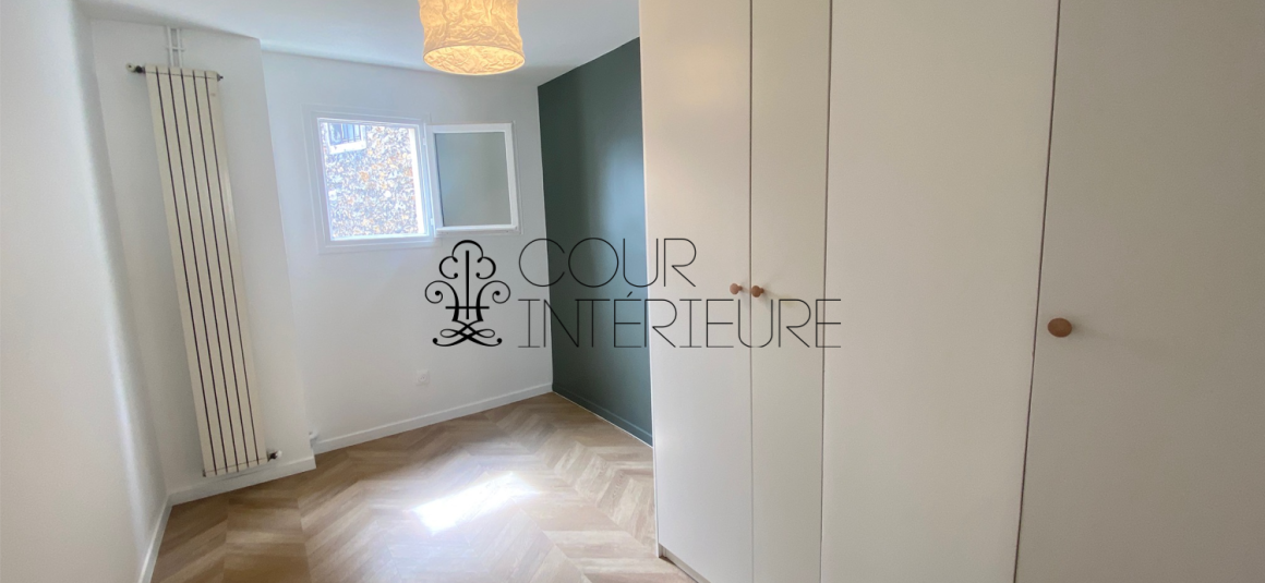 VIDE – 2 chambres – 50 m2 – Paris 6ème – Rue Vavin – 5ème et dernier étage avec ascenseur – Parking en sous-sol – Loyer charges comprises : 2.512 euros (chauffage /eau chaude collectifs)