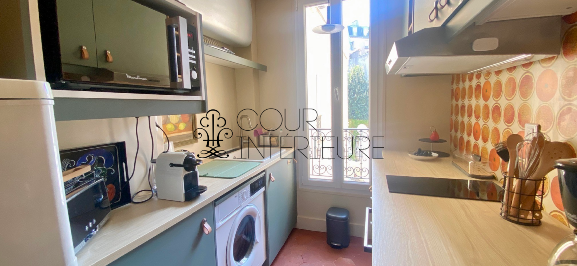 MEUBLÉ – 1 chambre – 40 m2 – Paris 18ème – Rue Duhesme (Lamarck) – 4ème étage avec ascenseur – Loyer charges comprises : 1.700 euros