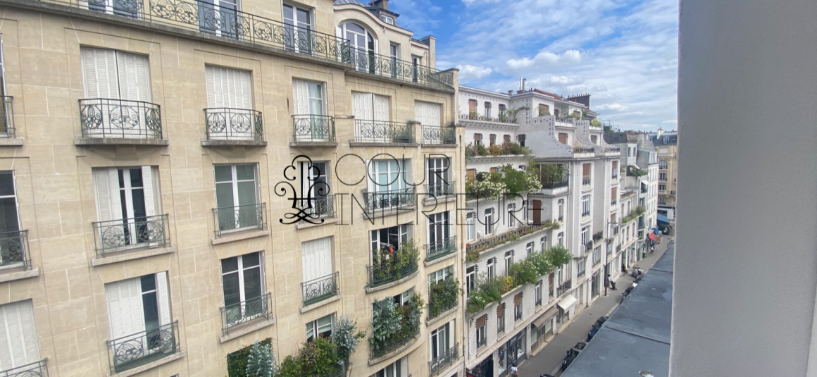 VIDE – 2 chambres – 50 m2 – Paris 6ème – Rue Vavin – 5ème et dernier étage avec ascenseur – Parking en sous-sol – Loyer charges comprises : 2.512 euros (chauffage /eau chaude collectifs)