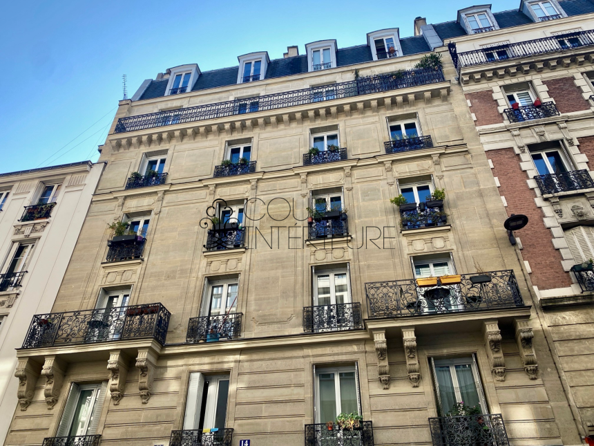 MEUBLÉ – 1 chambre – 40 m2 – Paris 18ème – Rue Duhesme (Lamarck) – 4ème étage avec ascenseur – Loyer charges comprises : 1.700 euros