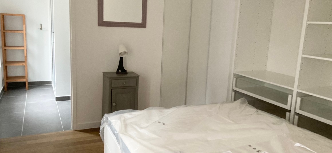 MEUBLÉ – Clichy (92) – rue Castérès – Refait à neuf – 1 chambre – 48 m2 – 1er étage ascenseur – Loyer charges comprises : 1.570 euros