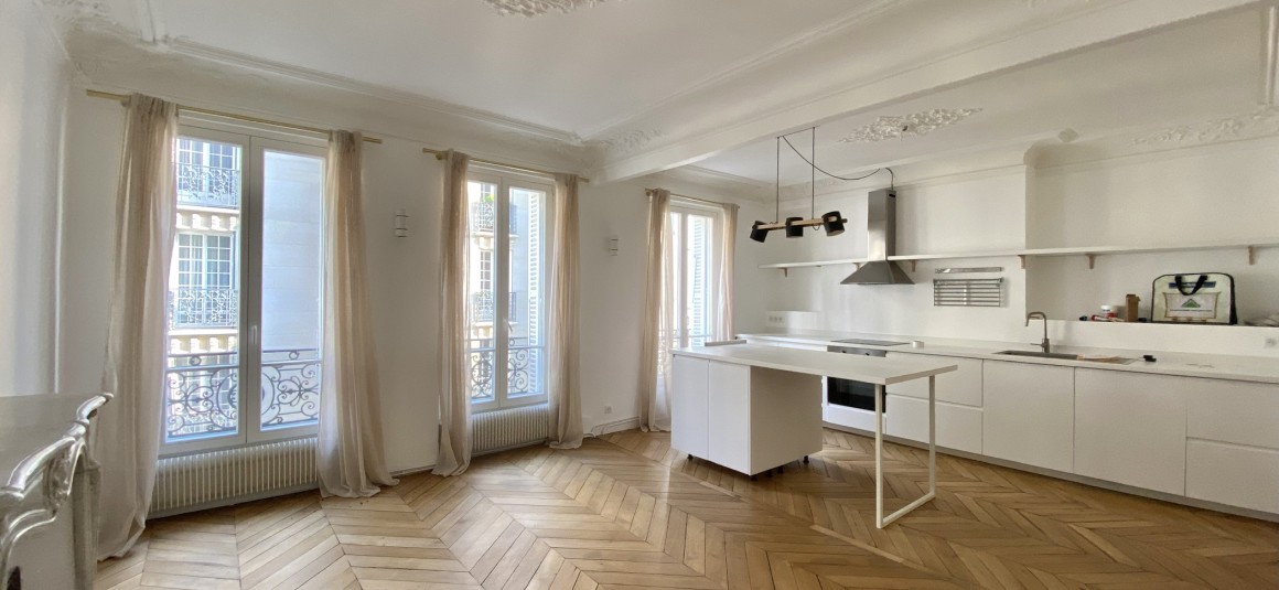 VIDE –  2 chambres – Paris 17ème – 73 m2 – Rue Labie – 3ème étage sans ascenseur – Loyer charges comprises : 2.477 euros