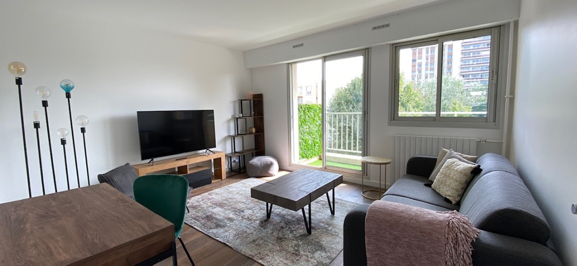 MEUBLÉ – 1 chambre – PUTEAUX (92) – Avenue Gutenberg – 46 m2 – 4ème étage avec ascenseur sur jardin – Balcon – Parking inclus – Loyer charges comprises : 1.600 € (chauffage collectif) + parking possible en supplément en sous-sol avec accès direct depuis ascenseur