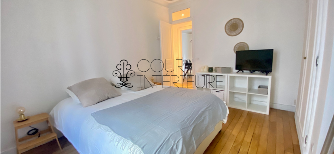 MEUBLÉ – 1 Chambre + double séjour – 55 m2 – Rue Legendre (haut Batignolles) – 2ème étage ascenseur – balcon filant – Loyer charges comprises : 2.050 euros