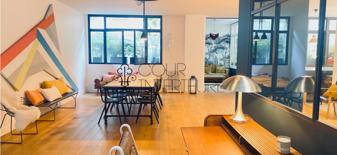 MEUBLÉ grand standing – 4 chambres – Paris 8ème – Marché Treilhard / Parc Monceau – 233 m2 – 1er étage avec ascenseur – Loyer charges comprises : 6.450 euros (chauffage compris et internet)