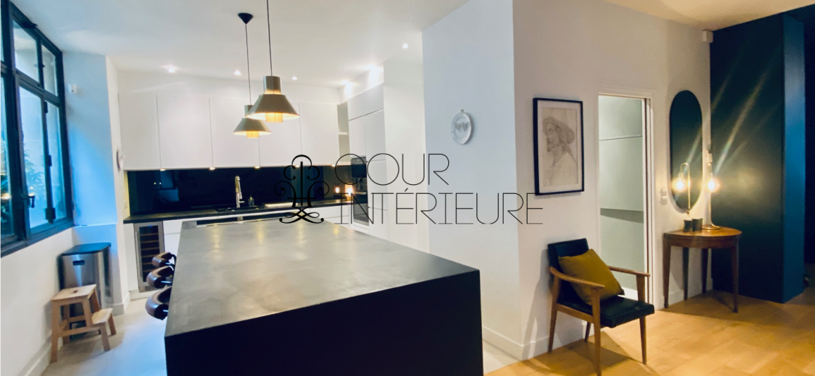 MEUBLÉ grand standing – 4 chambres – Paris 8ème – Marché Treilhard / Parc Monceau – 233 m2 – 1er étage avec ascenseur – Loyer charges comprises : 6.450 euros (chauffage compris et internet)