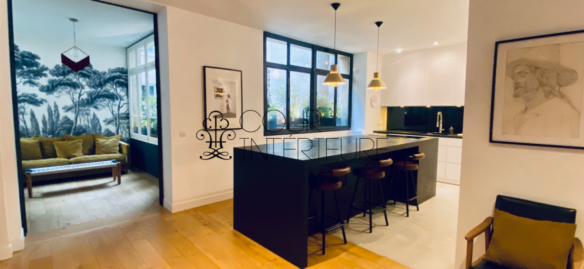 MEUBLÉ grand standing – 4 chambres – Paris 8ème – Marché Treilhard / Parc Monceau – 233 m2 – 1er étage avec ascenseur – Loyer charges comprises : 6.450 euros (chauffage compris et internet)