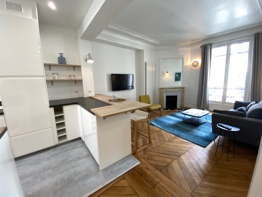 MEUBLÉ – 1 chambre – Rue Chambiges – Paris 8ème – 55 m2 – 4ème étage avec ascenseur – Loyer charges comprises : 2.500 €