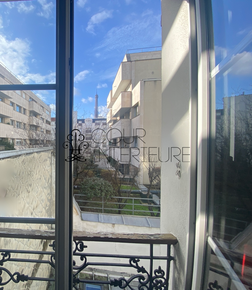 MEUBLÉ – Studio – 21 m2 – Paris 7ème – Belle vue Tour Eiffel – Rue Jean Nicot – 3ème étage ascenseur – Loyer charges comprises : 1.100 euros