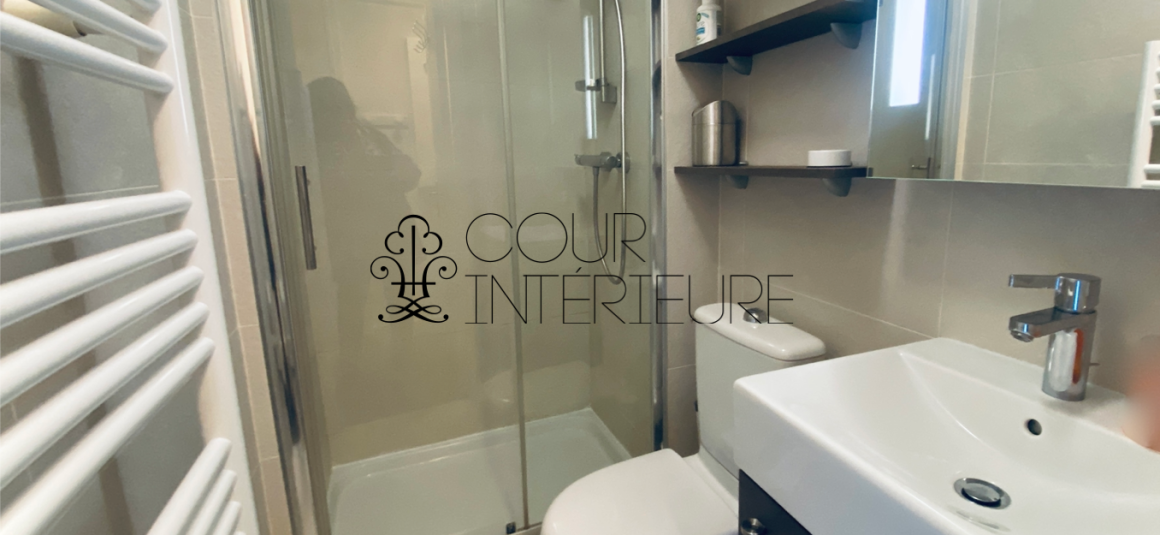 MEUBLÉ – Studio – 21 m2 – Paris 7ème – Belle vue Tour Eiffel – Rue Jean Nicot – 3ème étage ascenseur – Loyer charges comprises : 1.100 euros
