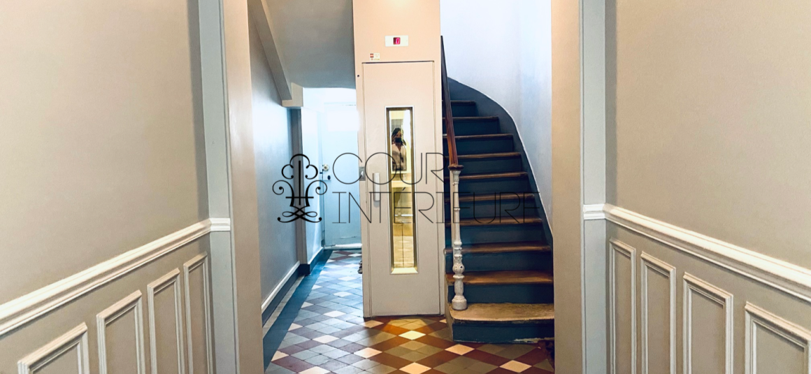 MEUBLÉ – Studio – 21 m2 – Paris 7ème – Belle vue Tour Eiffel – Rue Jean Nicot – 3ème étage ascenseur – Loyer charges comprises : 1.100 euros