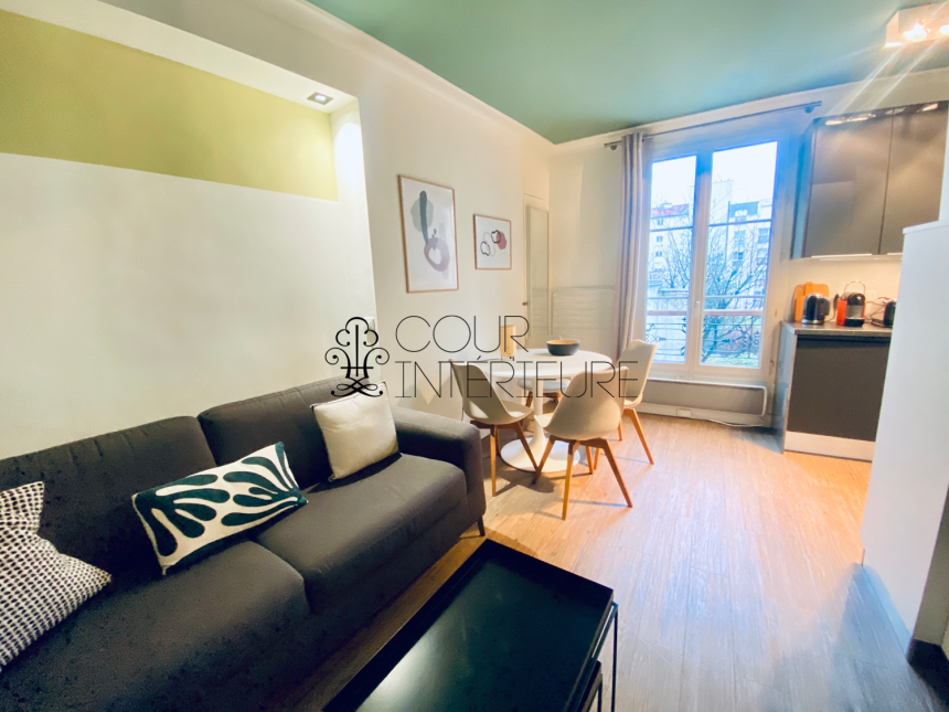 MEUBLÉ – Studio – 21 m2 – Paris 7ème – Belle vue Tour Eiffel – Rue Jean Nicot – 3ème étage ascenseur – Loyer charges comprises : 1.100 euros