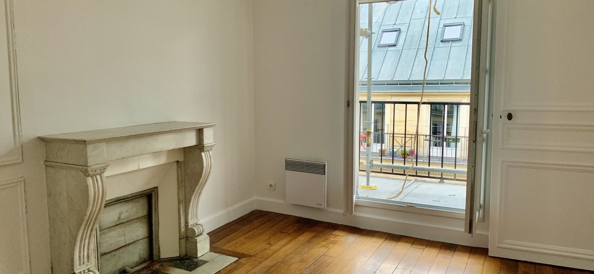 VIDE – Paris 9ème – Square Montholon – 1 chambre – 39 m2 + Terrasse plein ciel – Paris 9ème – Square Montholon – 5ème étage avec ascenseur – Loyer charges comprises : 1.474 euros