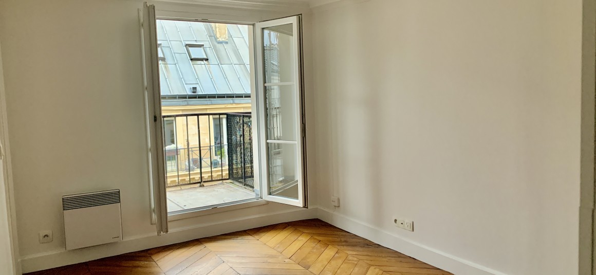 VIDE – Paris 9ème – Square Montholon – 1 chambre – 39 m2 + Terrasse plein ciel – Paris 9ème – Square Montholon – 5ème étage avec ascenseur – Loyer charges comprises : 1.474 euros
