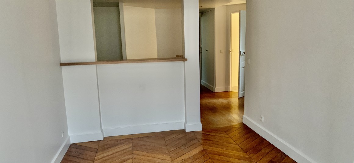 VIDE – Paris 9ème – Square Montholon – 1 chambre – 39 m2 + Terrasse plein ciel – Paris 9ème – Square Montholon – 5ème étage avec ascenseur – Loyer charges comprises : 1.474 euros