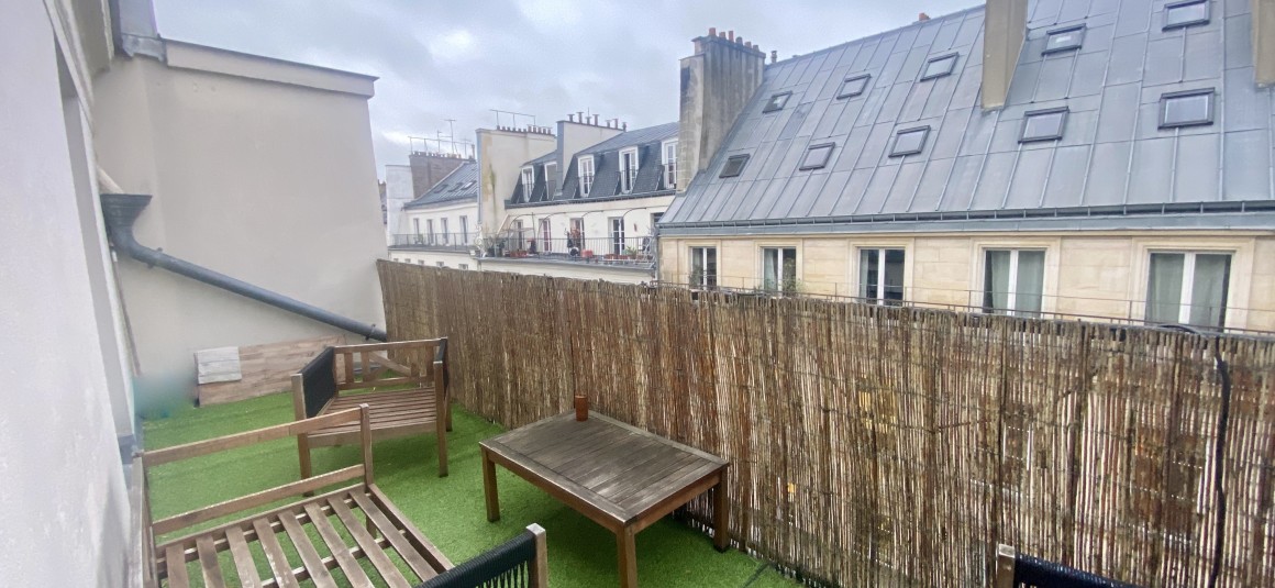 VIDE – Paris 9ème – Square Montholon – 1 chambre – 39 m2 + Terrasse plein ciel – Paris 9ème – Square Montholon – 5ème étage avec ascenseur – Loyer charges comprises : 1.474 euros