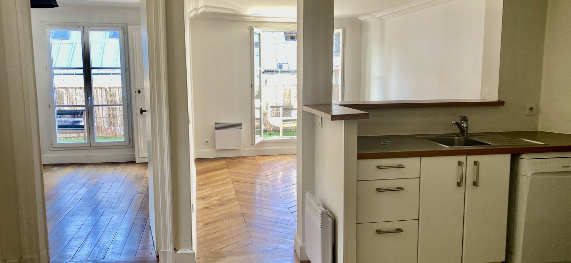 VIDE – Paris 9ème – Square Montholon – 1 chambre – 39 m2 + Terrasse plein ciel – Paris 9ème – Square Montholon – 5ème étage avec ascenseur – Loyer charges comprises : 1.474 euros
