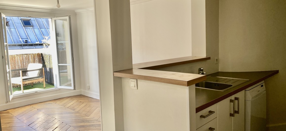 VIDE – Paris 9ème – Square Montholon – 1 chambre – 39 m2 + Terrasse plein ciel – Paris 9ème – Square Montholon – 5ème étage avec ascenseur – Loyer charges comprises : 1.474 euros