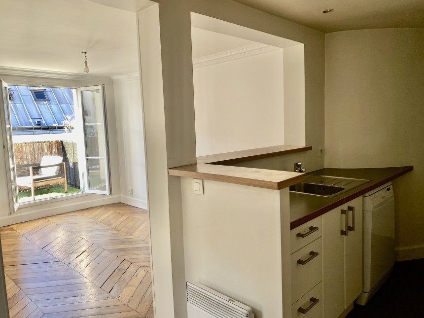 VIDE – Paris 9ème – Square Montholon – 1 chambre – 39 m2 + Terrasse plein ciel – Paris 9ème – Square Montholon – 5ème étage avec ascenseur – Loyer charges comprises : 1.474 euros