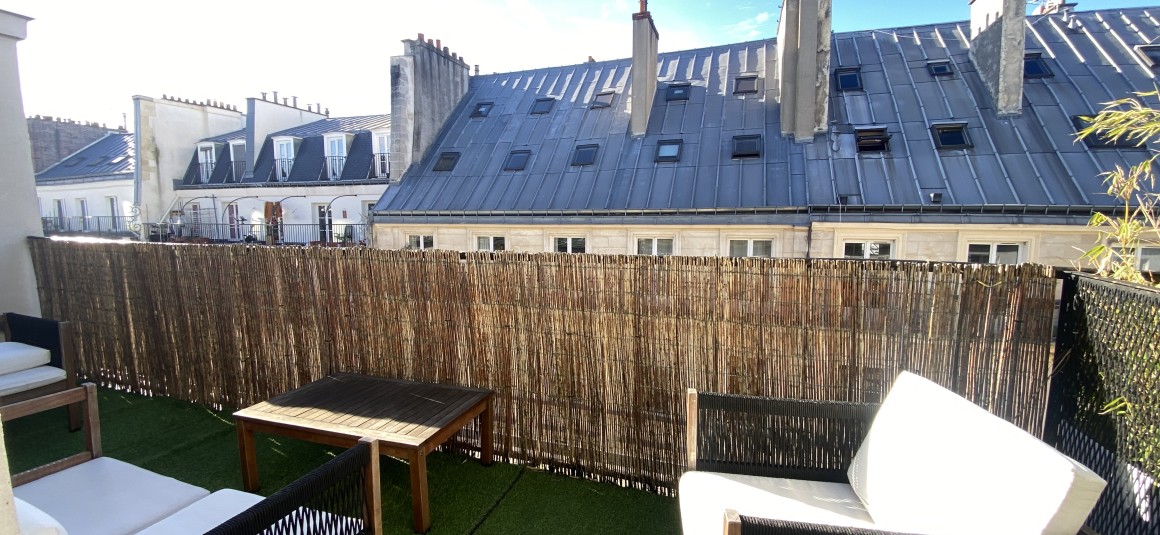 VIDE – Paris 9ème – Square Montholon – 1 chambre – 39 m2 + Terrasse plein ciel – Paris 9ème – Square Montholon – 5ème étage avec ascenseur – Loyer charges comprises : 1.474 euros