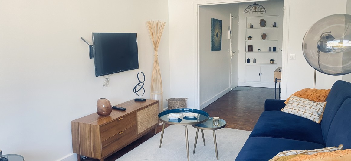 MEUBLÉ – 1 chambre – 51 m2 – Paris 8ème – Rue Beaujon – Métro : Etoile – 5ème étage ascenseur – Loyer charges comprises : 2.100 €