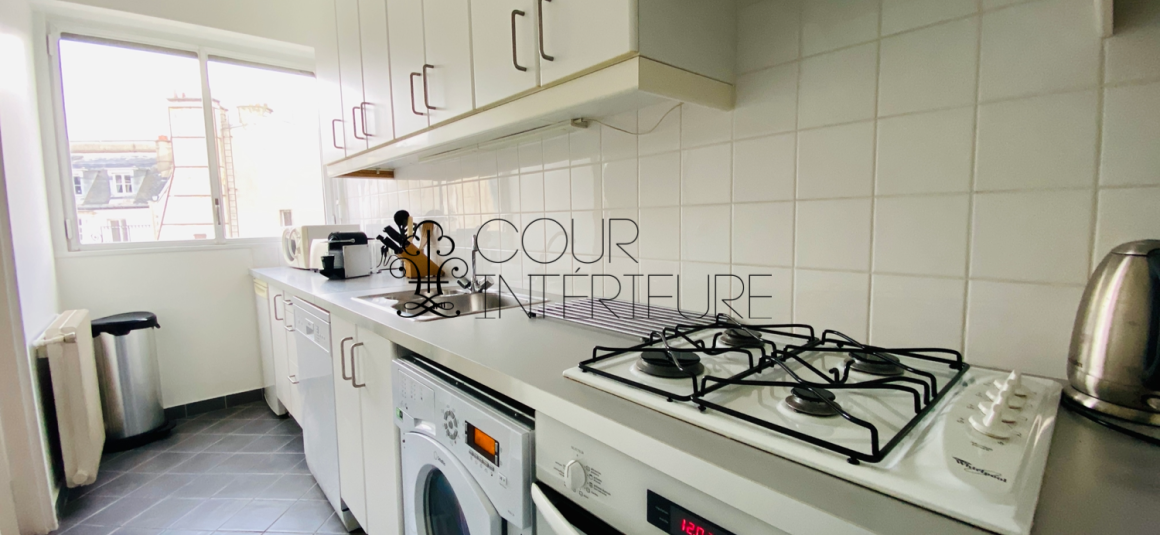 MEUBLÉ – 1 chambre – 51 m2 – Paris 8ème – Rue Beaujon – Métro : Etoile – 5ème étage ascenseur – Loyer charges comprises : 2.100 €