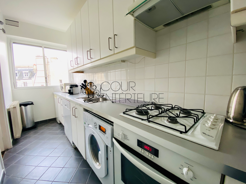 MEUBLÉ – 1 chambre – 51 m2 – Paris 8ème – Rue Beaujon – Métro : Etoile – 5ème étage ascenseur – Loyer charges comprises : 2.100 €