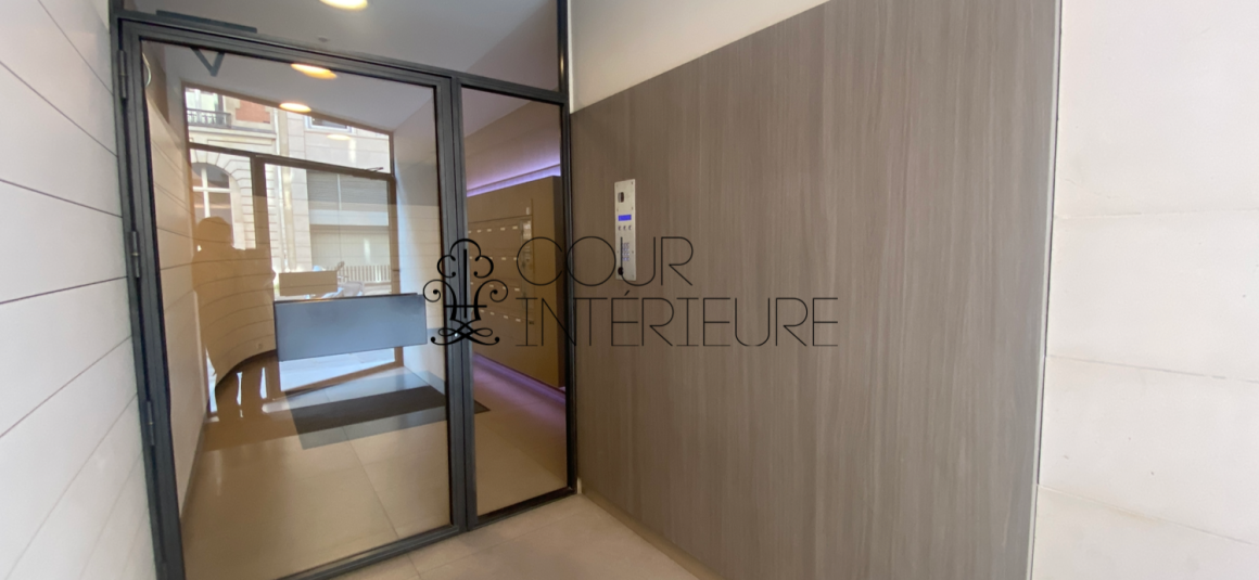 MEUBLÉ – 1 chambre – 51 m2 – Paris 8ème – Rue Beaujon – Métro : Etoile – 5ème étage ascenseur – Loyer charges comprises : 2.100 €