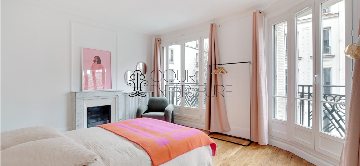 MEUBLÉ – Rénovation totale de standing – 2 grandes chambres – 97 m2 – Paris 18ème – Rue Lamarck – 3ème étage ascenseur – Loyer charges comprises : 3.850 euros (chauffage collectif)