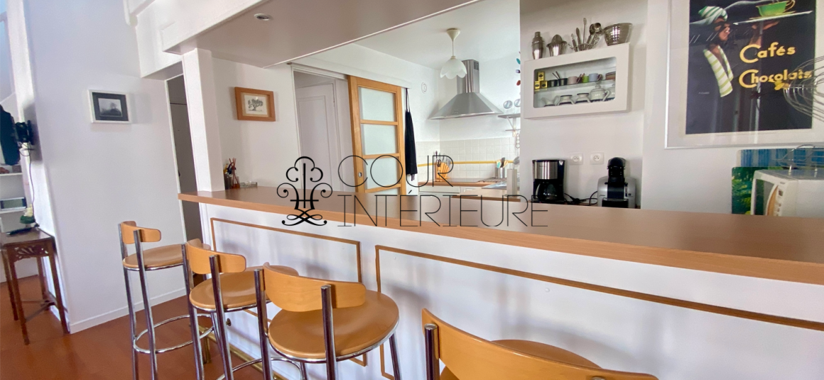 MEUBLÉ – Duplex de 2 CHAMBRES – PARIS 18ème – 74 m2 (89 m2 au sol) – Rue d’Orsel (Anvers – Montmartre) – 5ème et dernier étage avec ascenseur –  Loyer charges comprises : 2.500 euros + possibilité parking en sous-sol dans l’immeuble 150 euros