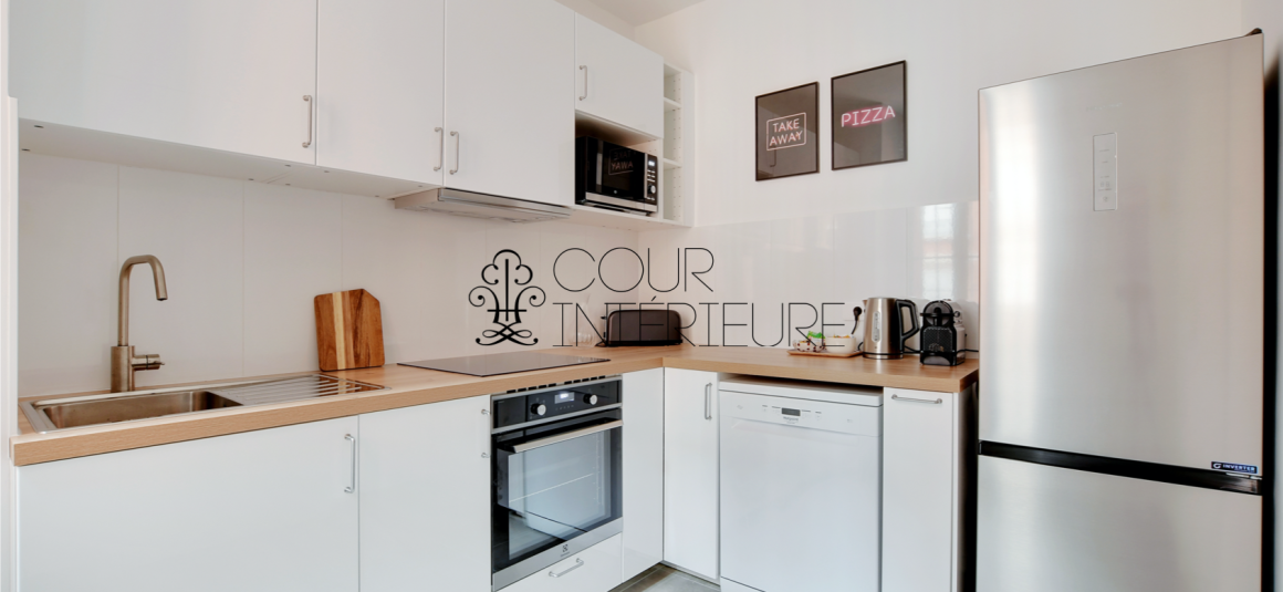 MEUBLÉ – Rénovation totale de standing – 2 grandes chambres – 97 m2 – Paris 18ème – Rue Lamarck – 3ème étage ascenseur – Loyer charges comprises : 3.850 euros (chauffage collectif)