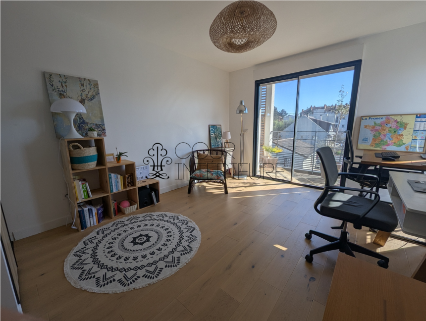 MEUBLÉ – (92) Rueil Malmaison – Rue Edmond Blanc – 5 chambres – 190 m2 – Rénovation récente contemporaine – Climatisation – Loyer mensuel : 4.900 euros
