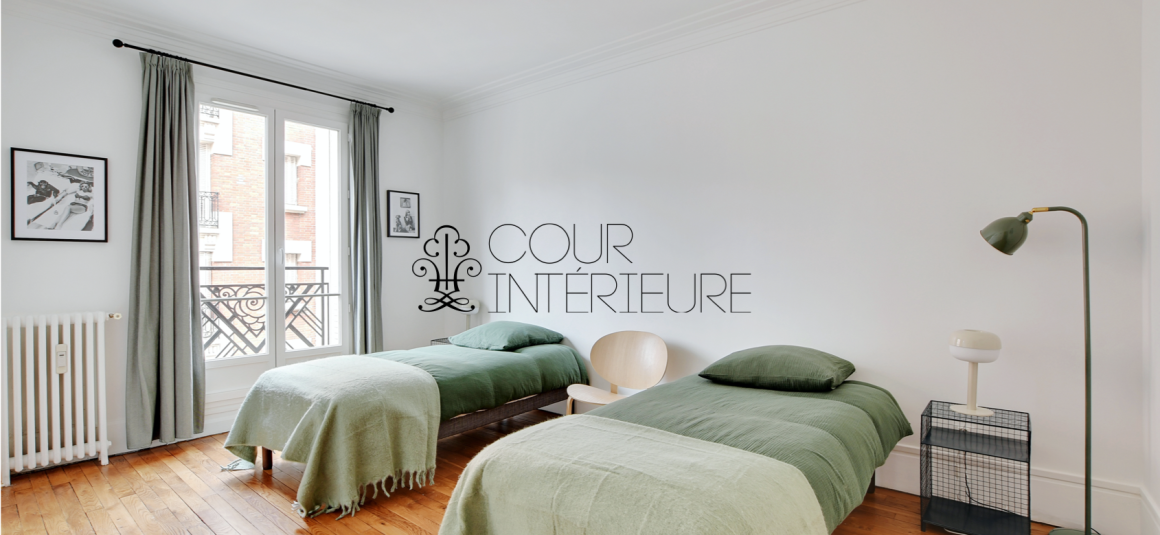 MEUBLÉ – Rénovation totale de standing – 2 grandes chambres – 97 m2 – Paris 18ème – Rue Lamarck – 3ème étage ascenseur – Loyer charges comprises : 3.850 euros (chauffage collectif)