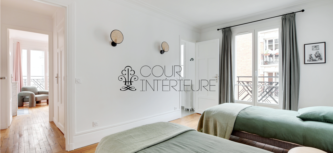 MEUBLÉ – Rénovation totale de standing – 2 grandes chambres – 97 m2 – Paris 18ème – Rue Lamarck – 3ème étage ascenseur – Loyer charges comprises : 3.850 euros (chauffage collectif)