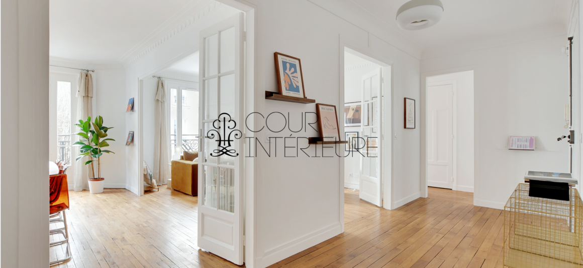 MEUBLÉ – Rénovation totale de standing – 2 grandes chambres – 97 m2 – Paris 18ème – Rue Lamarck – 3ème étage ascenseur – Loyer charges comprises : 3.850 euros (chauffage collectif)