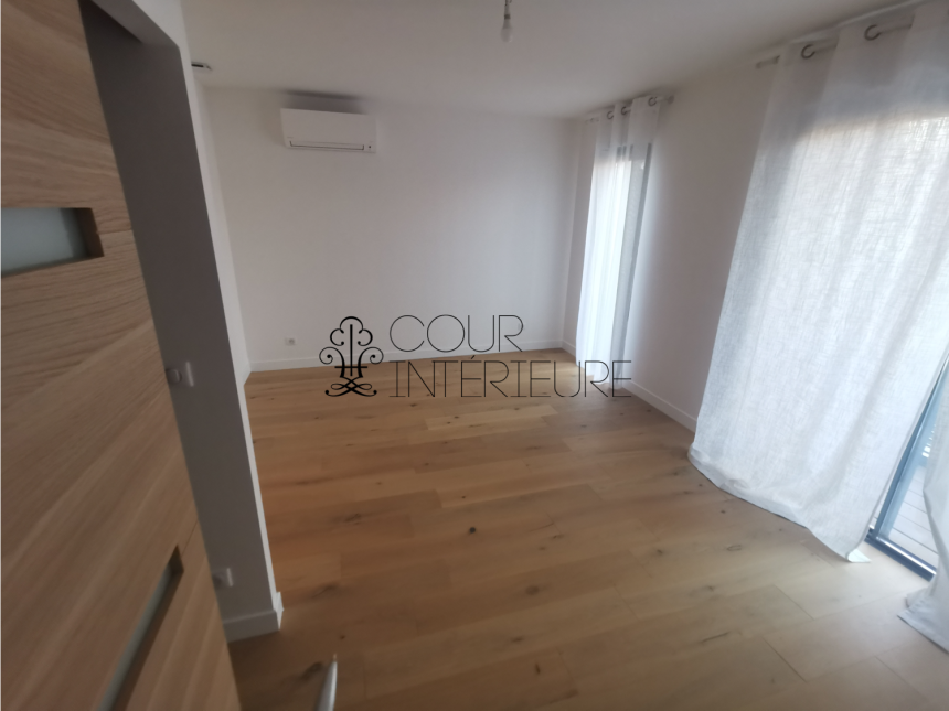 MEUBLÉ – (92) Rueil Malmaison – Rue Edmond Blanc – 5 chambres – 190 m2 – Rénovation récente contemporaine – Climatisation – Loyer mensuel : 4.900 euros