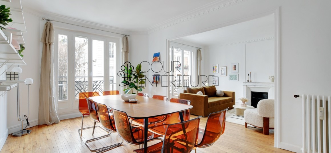 MEUBLÉ – Rénovation totale de standing – 2 grandes chambres – 97 m2 – Paris 18ème – Rue Lamarck – 3ème étage ascenseur – Loyer charges comprises : 3.850 euros (chauffage collectif)