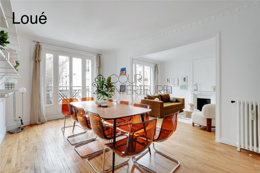 MEUBLÉ – Rénovation totale de standing – 2 grandes chambres – 97 m2 – Paris 18ème – Rue Lamarck – 3ème étage ascenseur – Loyer charges comprises : 3.850 euros (chauffage collectif) MEUBLÉ – Rénovation totale de standing – 2 grandes chambres – 97 m2 – Paris 18ème – Rue Lamarck – 3ème étage ascenseur – Loyer charges comprises : 3.850 euros (chauffage collectif)