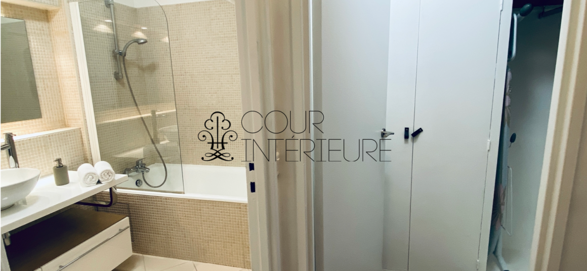 MEUBLÉ – 1 chambre – 51 m2 – Paris 8ème – Rue Beaujon – Métro : Etoile – 5ème étage ascenseur – Loyer charges comprises : 2.100 €