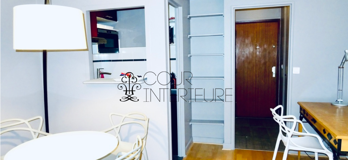 MEUBLÉ – Studio avec lit double – 27 m2 – Paris 9ème – Rue Rochechouart – 1er étage – Loyer charges comprises : 1.200 € (chauffage collectif)