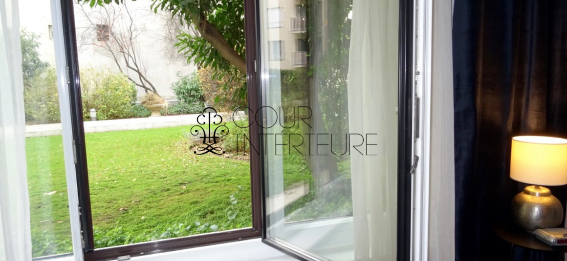 MEUBLÉ – Studio avec lit double – 27 m2 – Paris 9ème – Rue Rochechouart – 1er étage – Loyer charges comprises : 1.200 € (chauffage collectif)